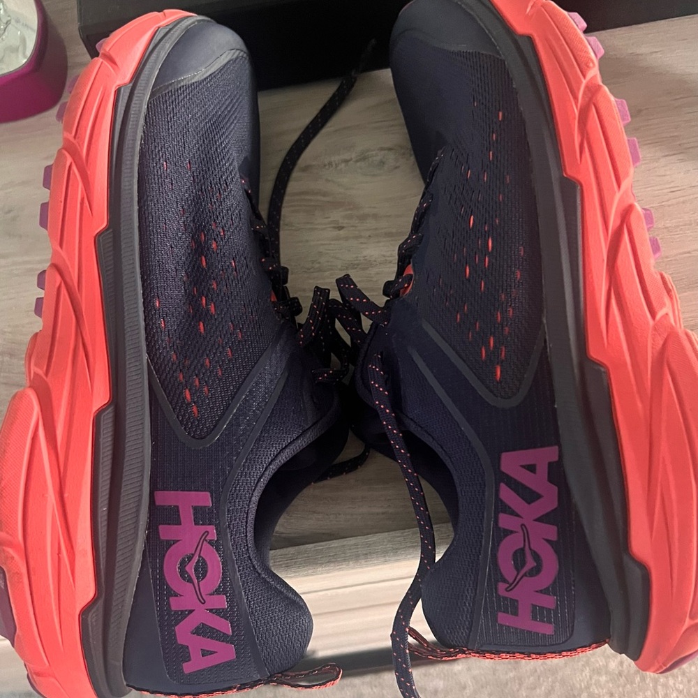 Excellent condition Hoka Challenger